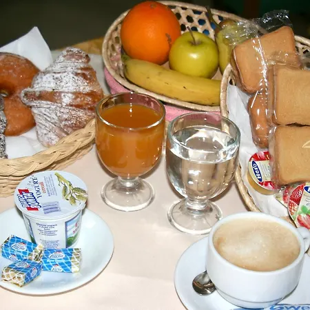 Hotel Holiday-2